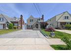 50 Poppy Ave, Franklin Square, NY 11010