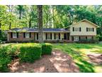 2389 Riverglenn Ct, Dunwoody, GA 30338