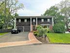 3 Samuel Ct, Syosset, NY 11791