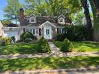 20 Redwood Rd, New Hyde Park, NY 11040