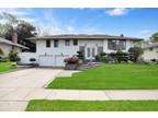 15 Voorhis Dr, Old Bethpage, NY 11804