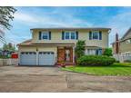 7 Sterling Ct, Plainview, NY 11803