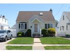 285 Harrison St, Franklin Square, NY 11010