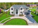 17 Clover Ln, Roslyn Heights, NY 11577