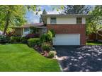 10 Winthrop Rd, Plainview, NY 11803