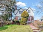 32 Fairview Ave, Woodmere, NY 11581