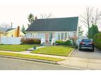 102 Willets Dr, Syosset, NY 11791