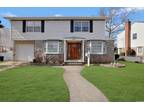 61 Devonshire Dr, New Hyde Park, NY 11040