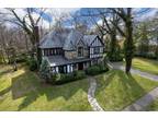 46 Banbury Rd, Rockville Centre, NY 11570