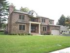 77 Shepherd Ln, Roslyn Heights, NY 11577