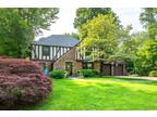 78 Old Pond Rd, Great Neck, NY 11023