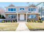 2 Donaldson Pl, Roslyn Heights, NY 11577
