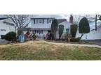16 Red Maple Dr N, Wantagh, NY 11793