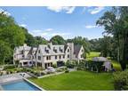 339 Duck Pond Rd, Locust Valley, NY 11560