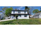 31 Oxford St, Roslyn Heights, NY 11577