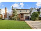 11 Sampson St, Oyster Bay, NY 11771