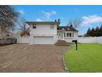 12 Forest Dr, Plainview, NY 11803
