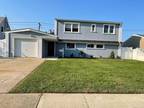 33 Magpie Ln, Levittown, NY 11756