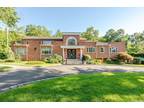4 Sinclair Dr, Great Neck, NY 11024