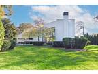 8 Hemlock Ln, Roslyn Heights, NY 11577