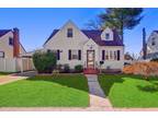 916 Goodrich St, Uniondale, NY 11553