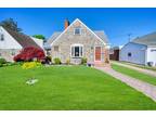 73 Devonshire Dr, New Hyde Park, NY 11040