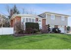 26 Pickwick Dr W, Syosset, NY 11791