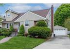 55 Hodson Ave, Lynbrook, NY 11563