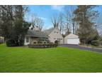 38 Pasture Ln, Roslyn Heights, NY 11577