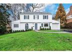 24 Pond Park Rd, Great Neck, NY 11023