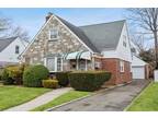 49 Devonshire Dr, New Hyde Park, NY 11040