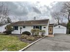 20 Collins Rd, Glen Head, NY 11545