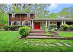 15 Huckleberry Ln, Greenwich, CT 06831