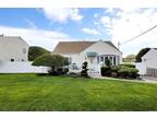 16 Elm St, Hicksville, NY 11801