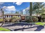 40 Melbourne Rd, Great Neck, NY 11021