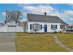 9 Meadow Ln, Levittown, NY 11756