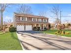 21 Townsend St, Glen Head, NY 11545