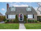 74 Dartmouth St, Garden City, NY 11530