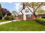 4 Allen St, Lynbrook, NY 11563