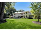 525 Manhasset Woods Rd, Manhasset, NY 11030