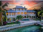 8099 Bayshore Dr, Treasure Island, FL 33706