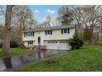 27 Woodland Dr, Clinton, CT 06413