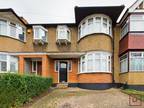 4 bedroom in Ruislip Great London HA4