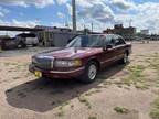 1997 Lincoln Town Car Signature Sedan 4D