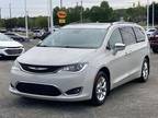 2017 Chrysler Pacifica White, 134K miles