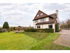 6 bedroom detached house for sale in Nethern Court Road, Woldingham, Caterham
