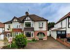 5 bedroom in Woodford Green Great London IG8