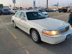 2005 Lincoln Town Car White, 97K miles