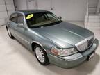 2005 Lincoln Town Car Signature 4dr Sedan