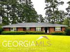 105 Edgewood Rd, Glennville, GA 30427